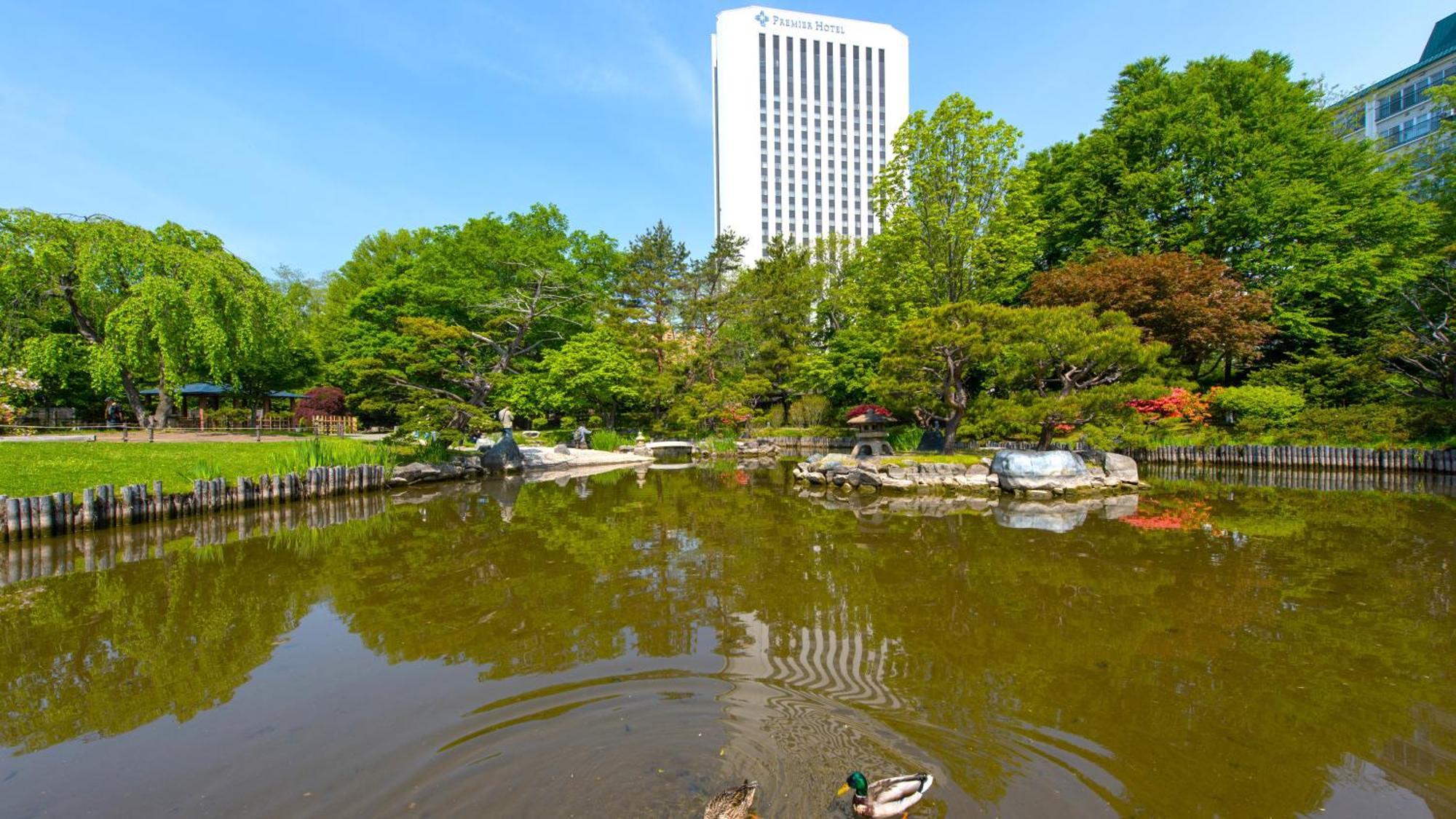 Premier Hotel Nakajima Park Σαππόρο Εξωτερικό φωτογραφία The duck pond at the center of the park